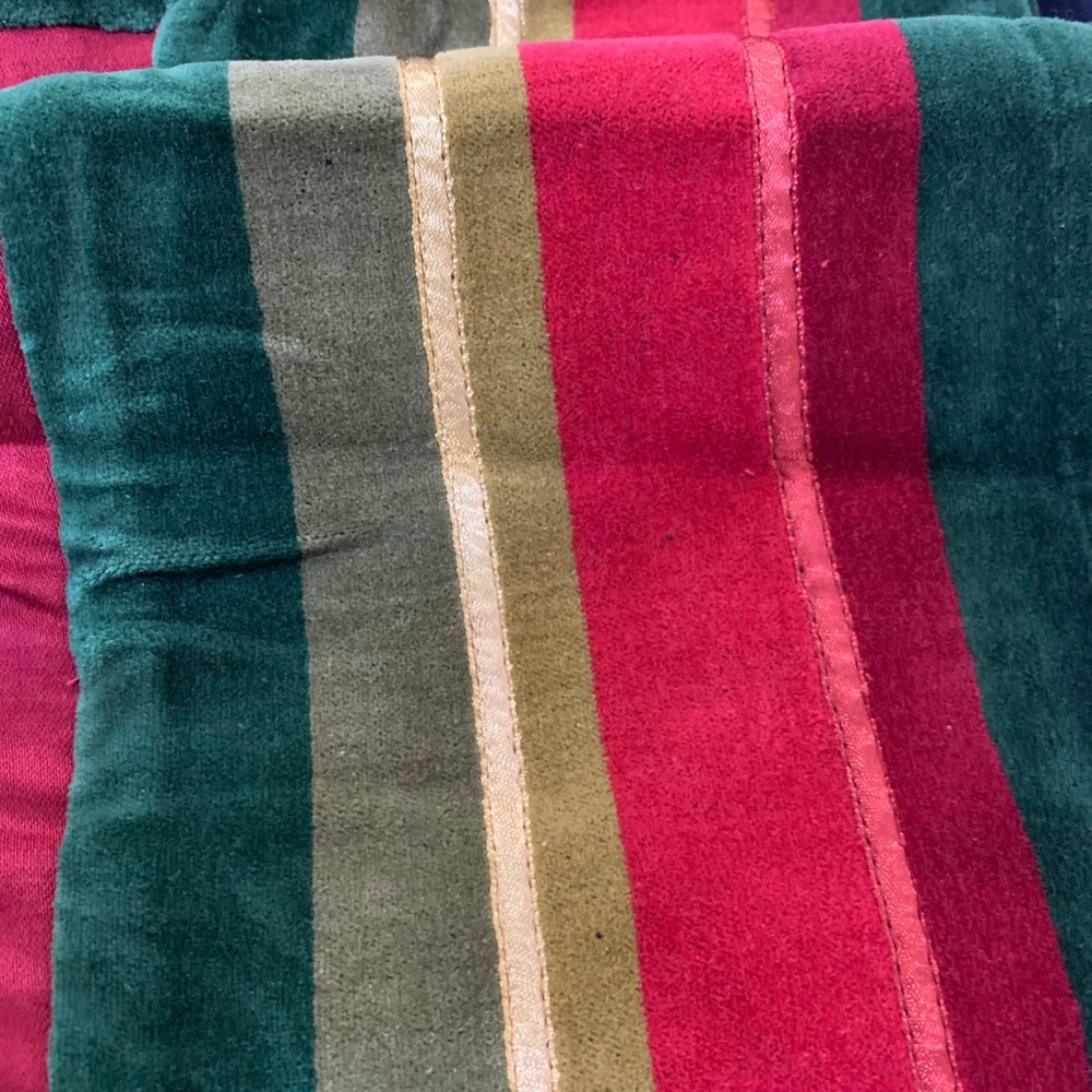 New Velvet Stripe  60x84 Oblong Tablecloth Holiday Bed Bath Beyond New In Packag
